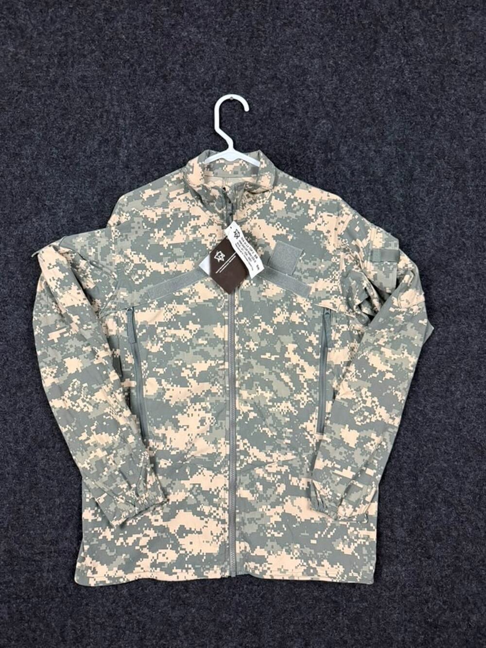 US Army Gen III Level 4 ACU digital camo wind jacket small regular NWT